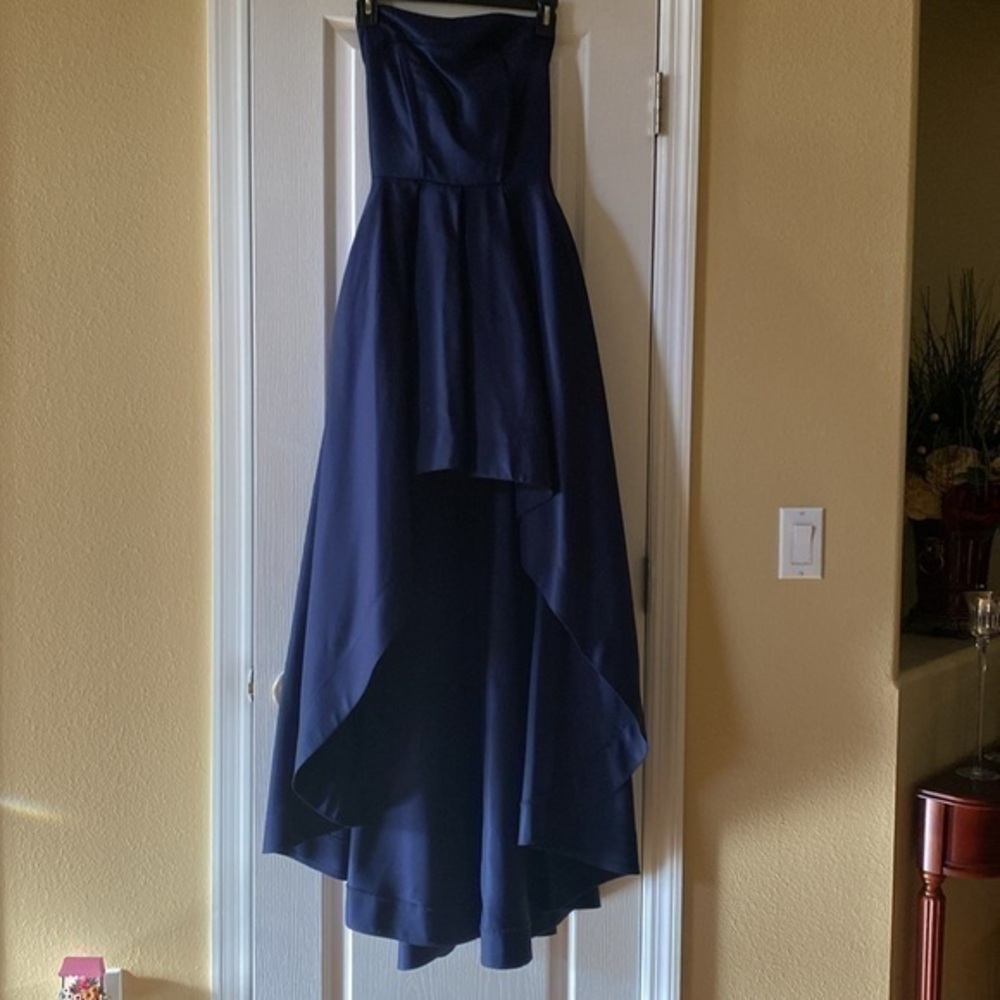 EXTRAORDINARY DILLARDS HIGH/ LOW STRAPLESS NAVY BLUE DRESSโ SIZE 0